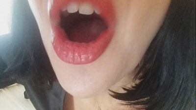 Draga, tvoja mačeha ti danes ne dovoli iti v šolo... Preveč te potrebujem ...